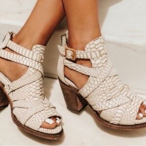 Freebird Claw White Snake Skin Heels - Size 10